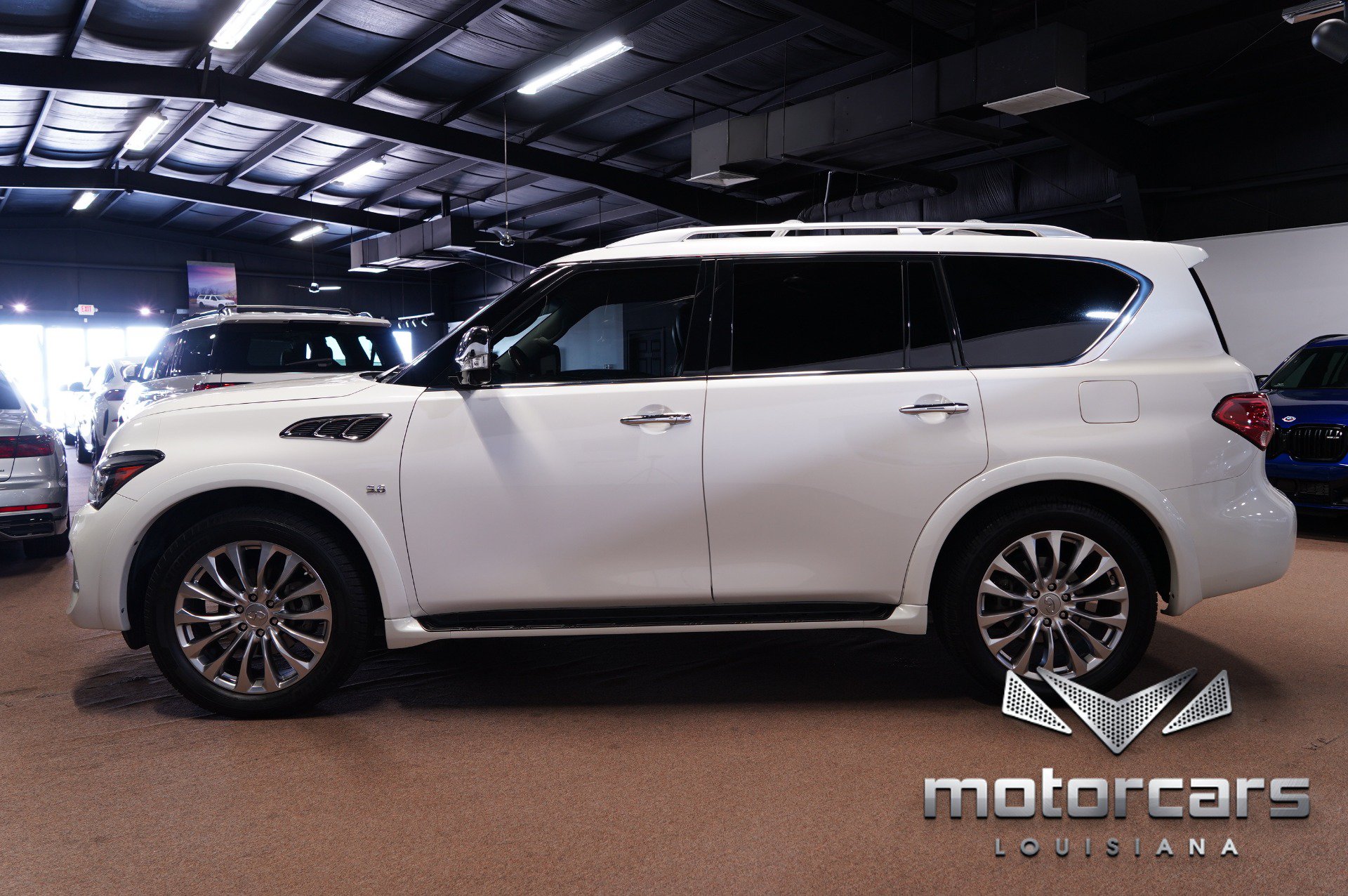 Used 2017 INFINITI QX80 2WD w/ Deluxe Technology Package image 4