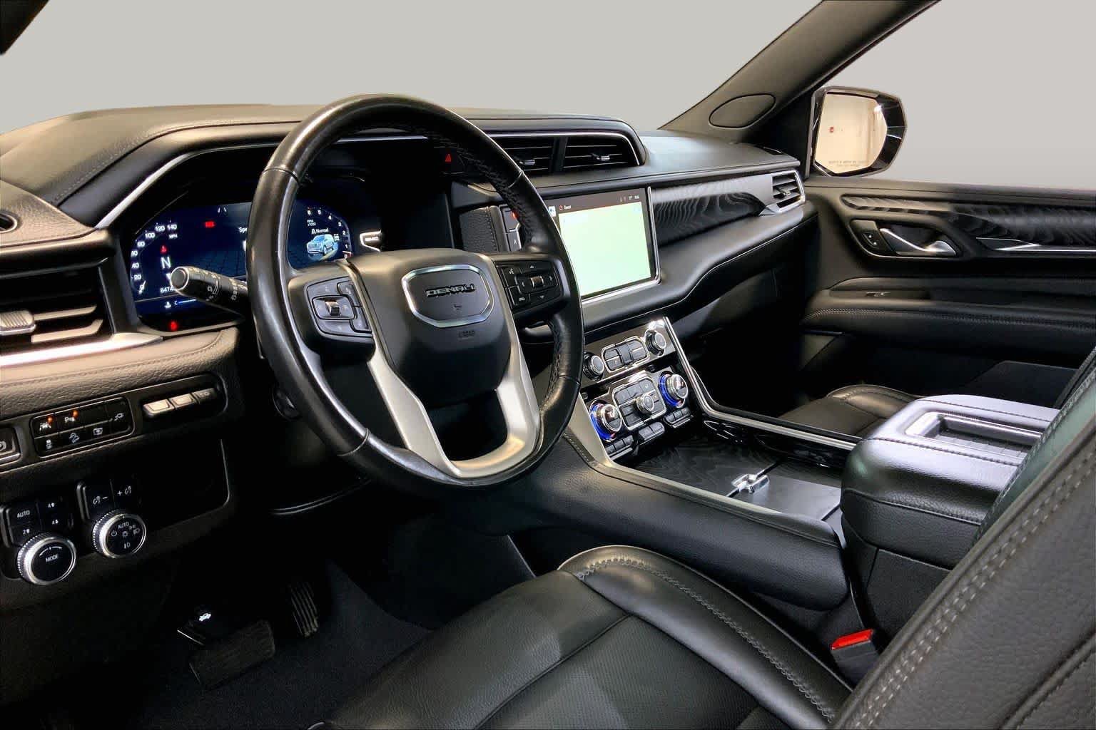 Used 2022 GMC Yukon XL Denali AWD/4WD image 17