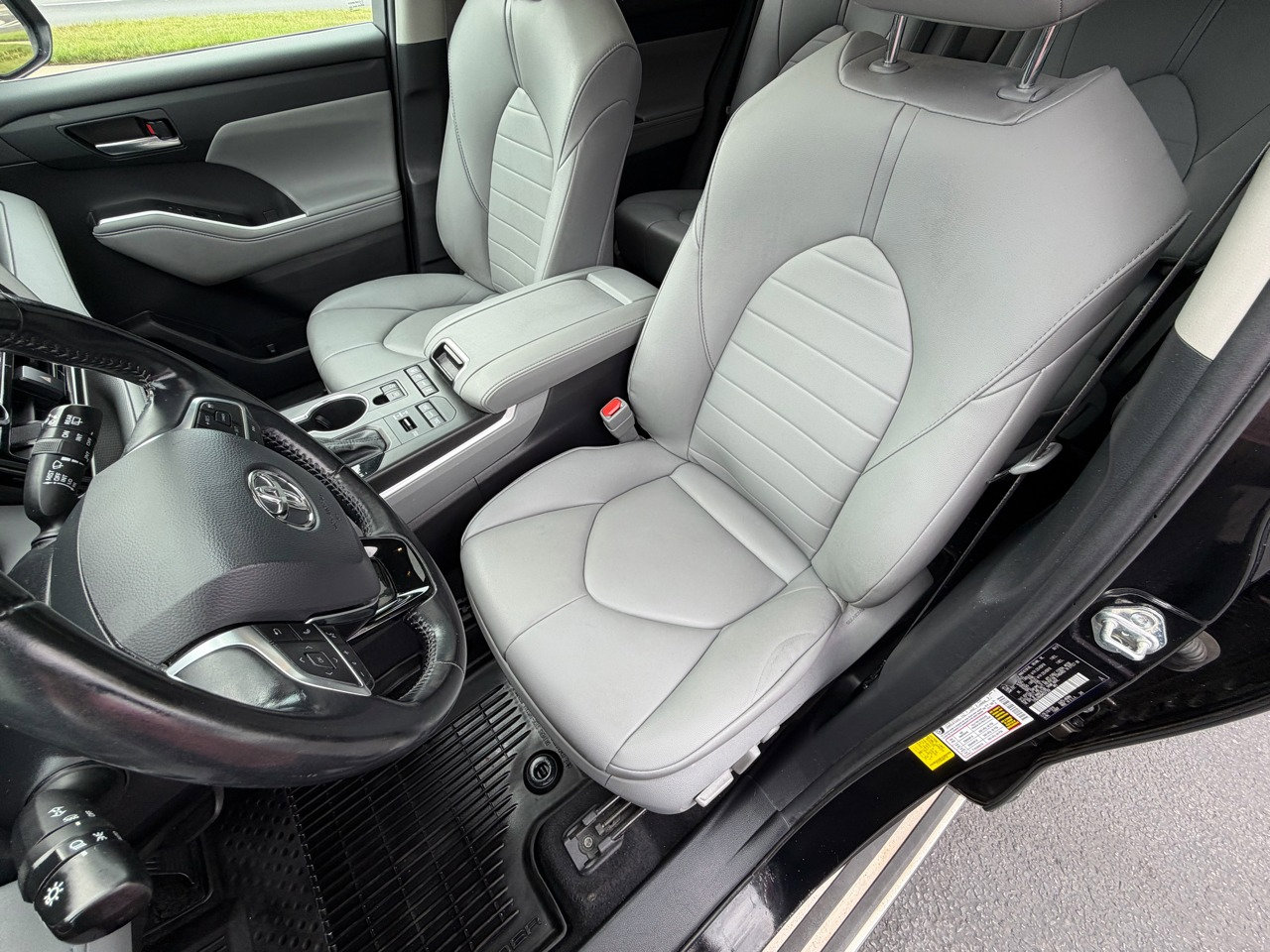 Used 2021 Toyota Highlander XLE image 16