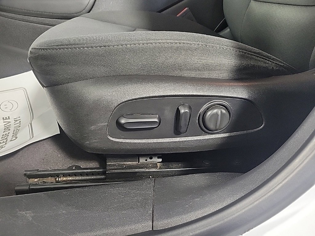 Used 2017 Chevrolet Malibu LT w/ Driver Confidence Package image 16