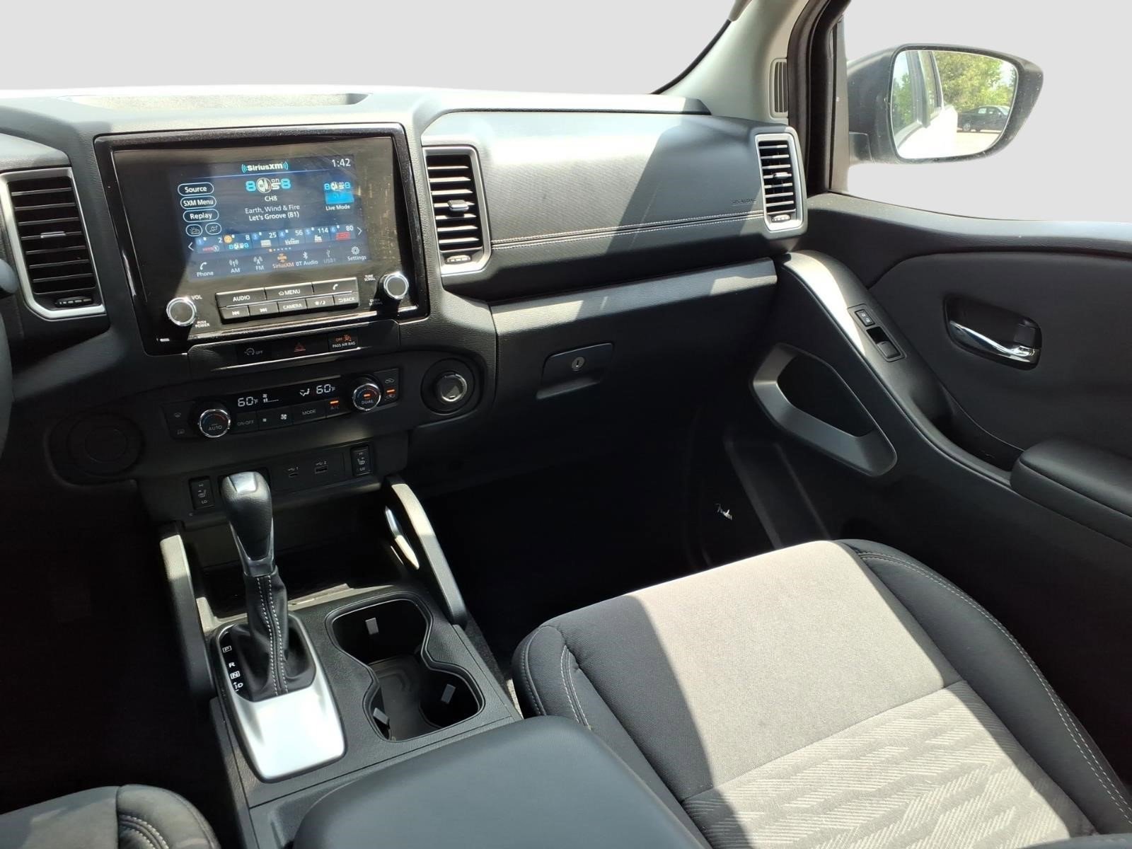 Used 2024 Nissan Frontier SV w/ SV Convenience Package RWD image 11