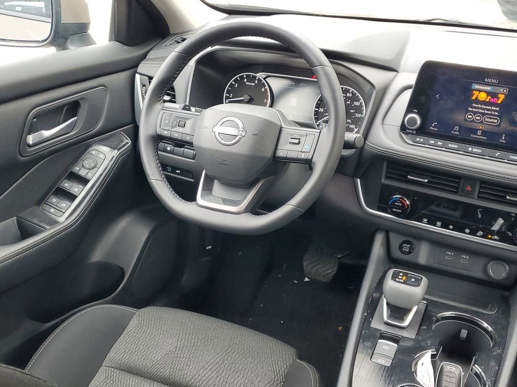 Used 2025 Nissan Rogue SV AWD/4WD image 14