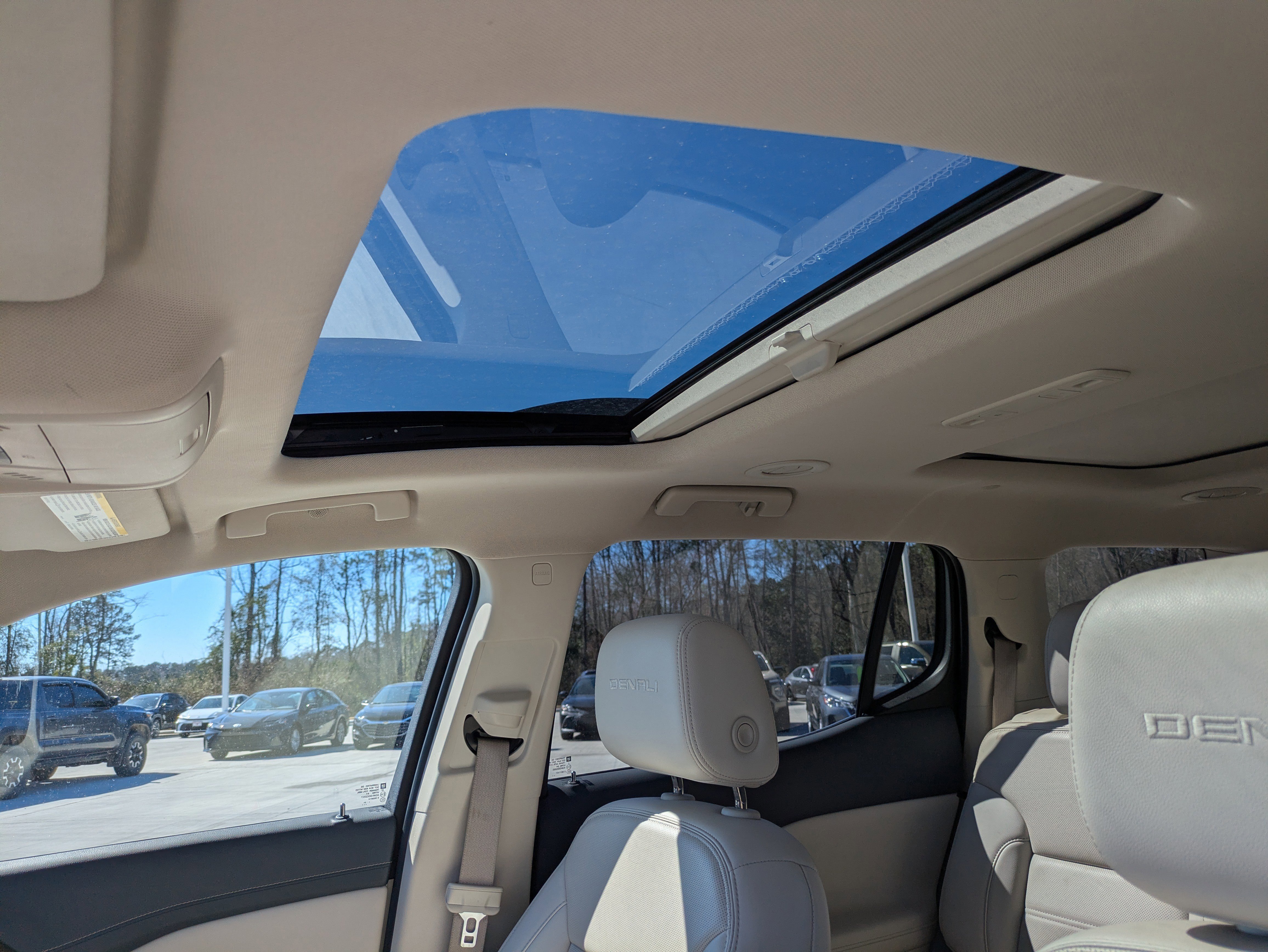 Used 2022 GMC Acadia Denali w/ Denali Ultimate Package image 12