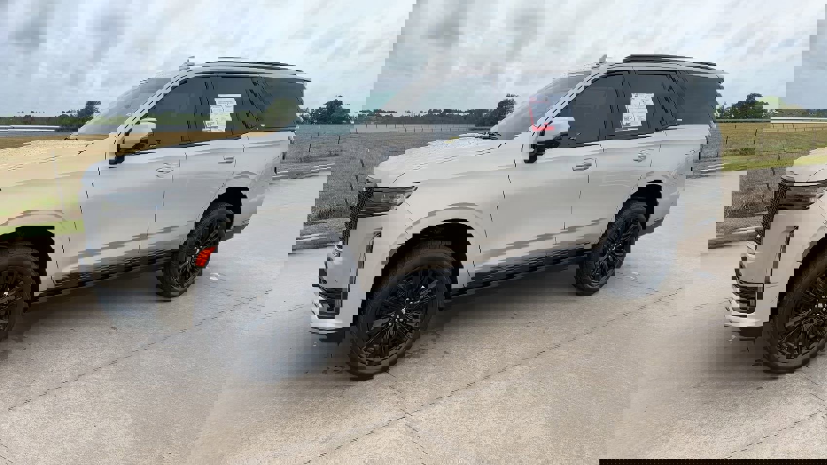 Used 2023 Cadillac Escalade Sport Platinum w/ LPO, ONYX Package image 5