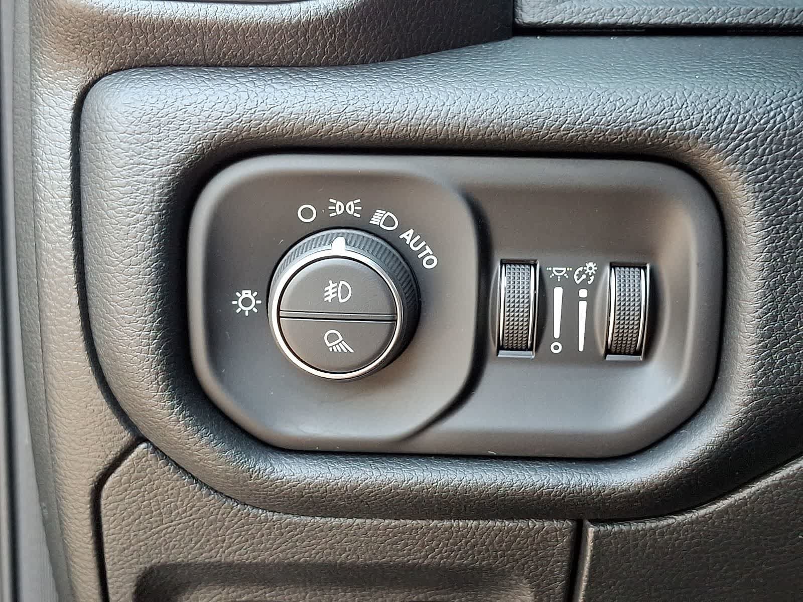 Used 2021 RAM 1500 Laramie AWD/4WD image 28
