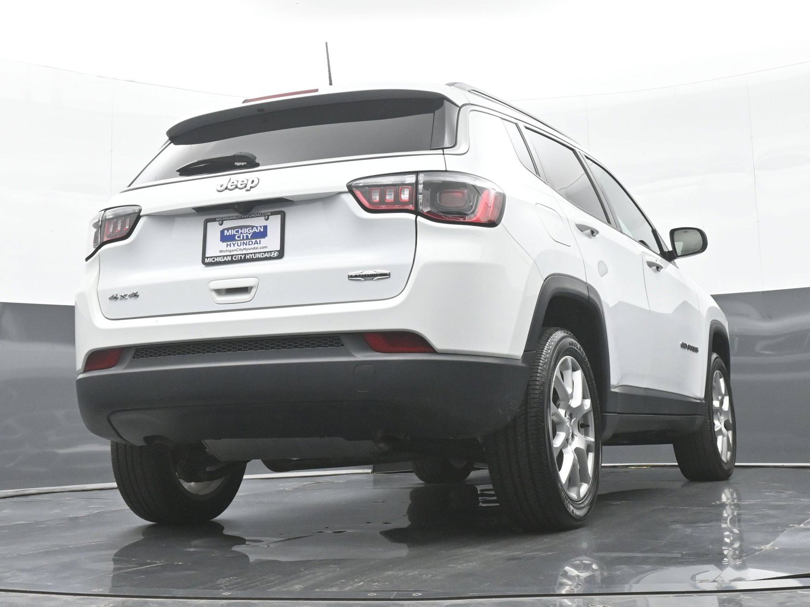 Used 2023 Jeep Compass Latitude AWD/4WD image 39
