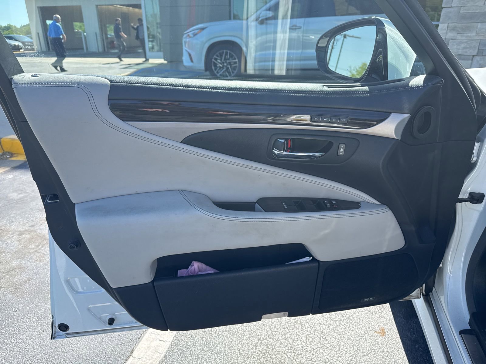 Used 2013 Lexus LS 460 AWD w/ Comfort Pkg image 6