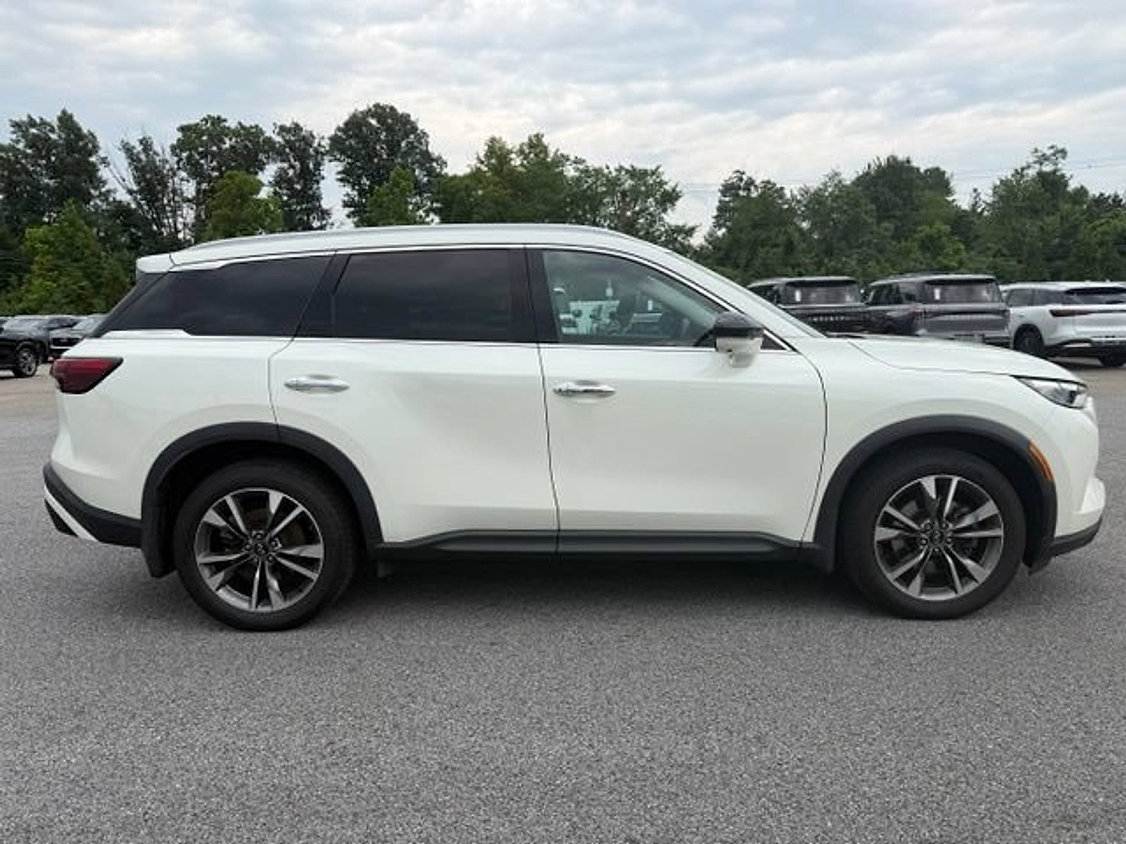 Used 2023 INFINITI QX60 Luxe w/ Performance Audio Package AWD/4WD image 8