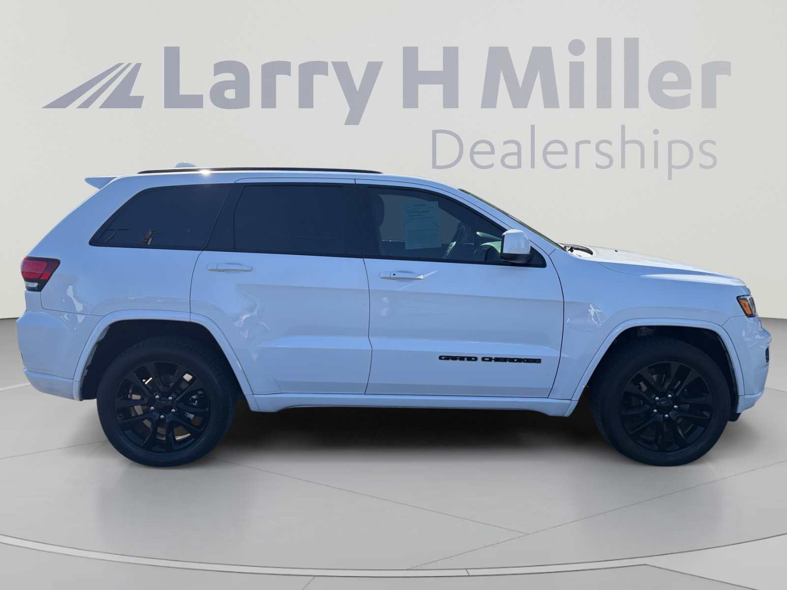Used 2021 Jeep Grand Cherokee Laredo X AWD/4WD image 6