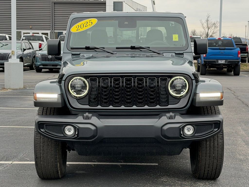 Used 2025 Jeep Gladiator Willys image 9