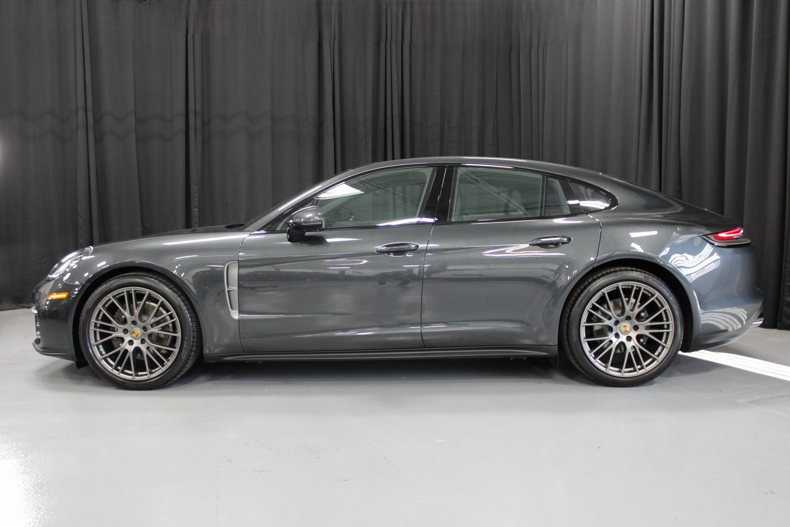 Certified 2023 Porsche Panamera 4 Platinum Edition w/ Assistance Package image 2