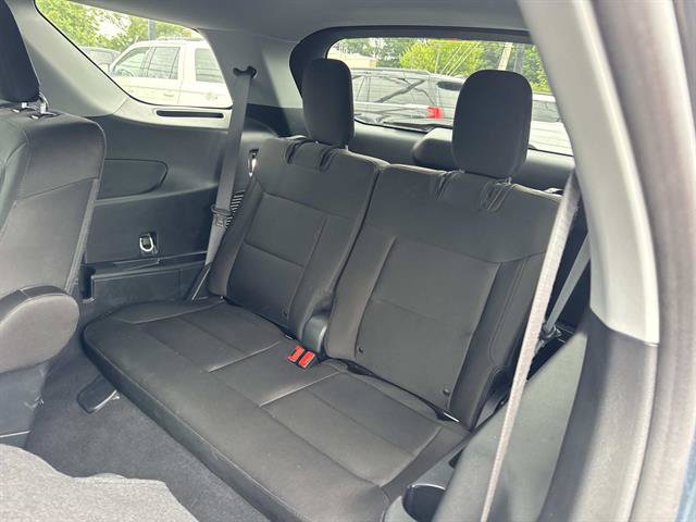 Used 2023 Ford Explorer XLT AWD/4WD image 9