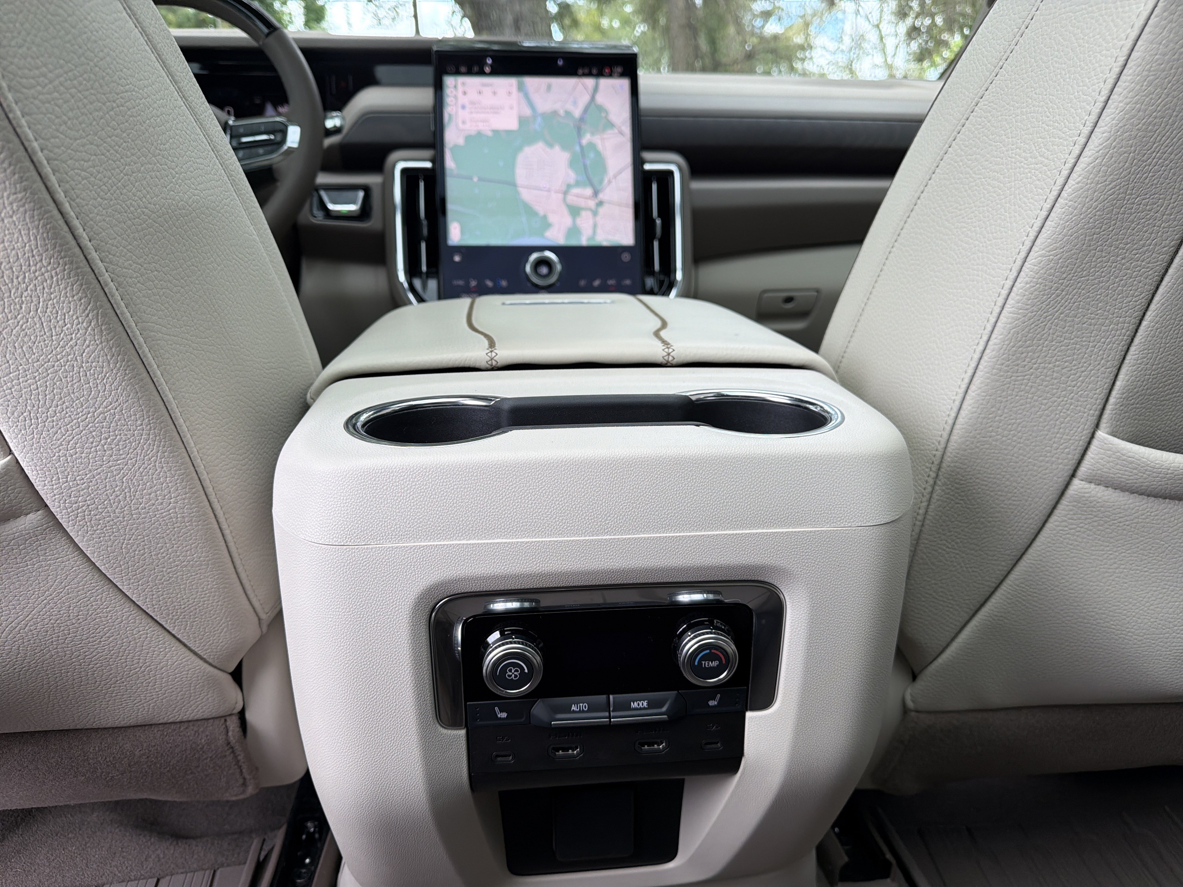 Used 2026 GMC Yukon Denali w/ Denali Reserve Package AWD/4WD image 39