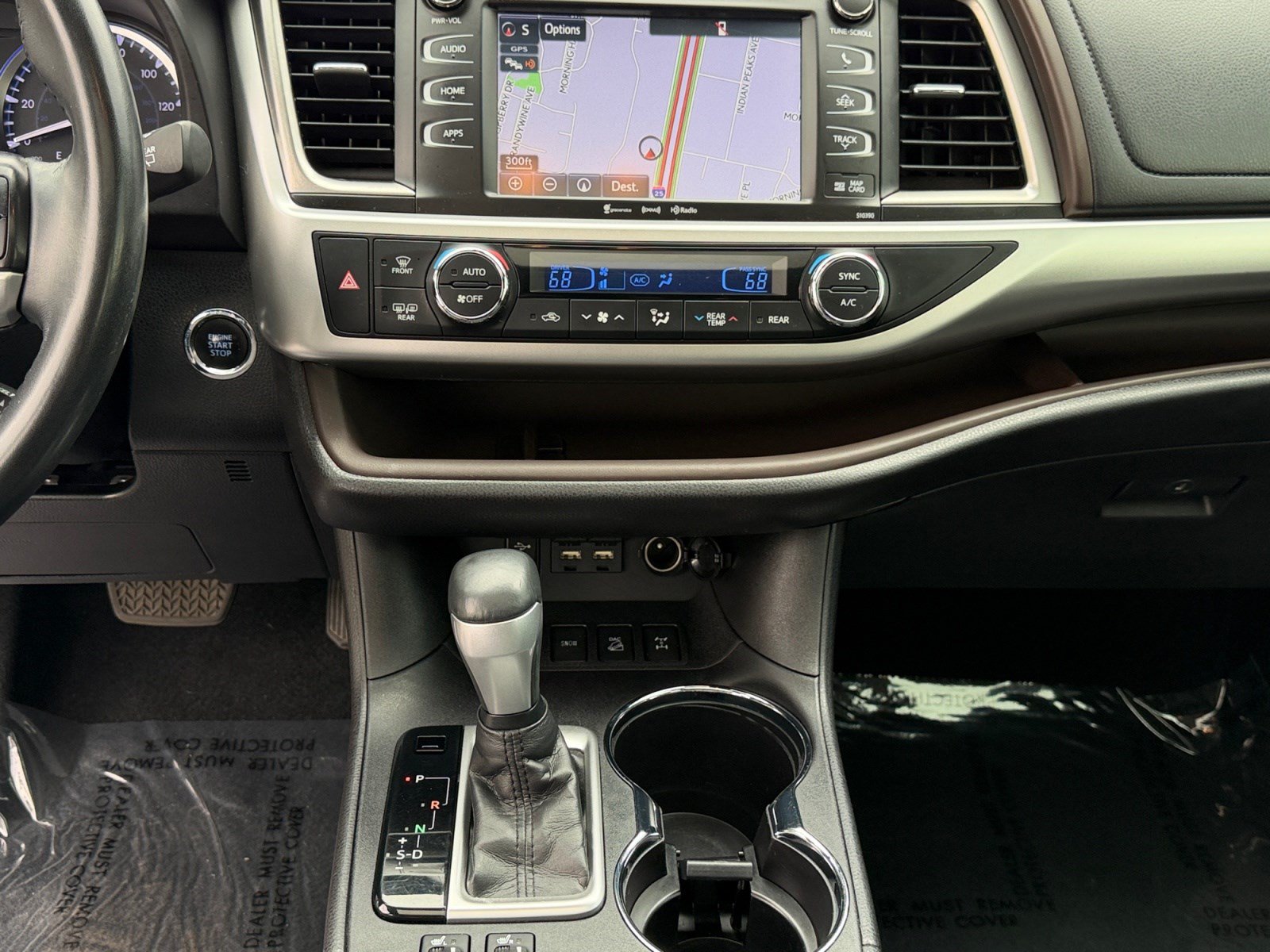 Used 2019 Toyota Highlander XLE AWD/4WD image 19