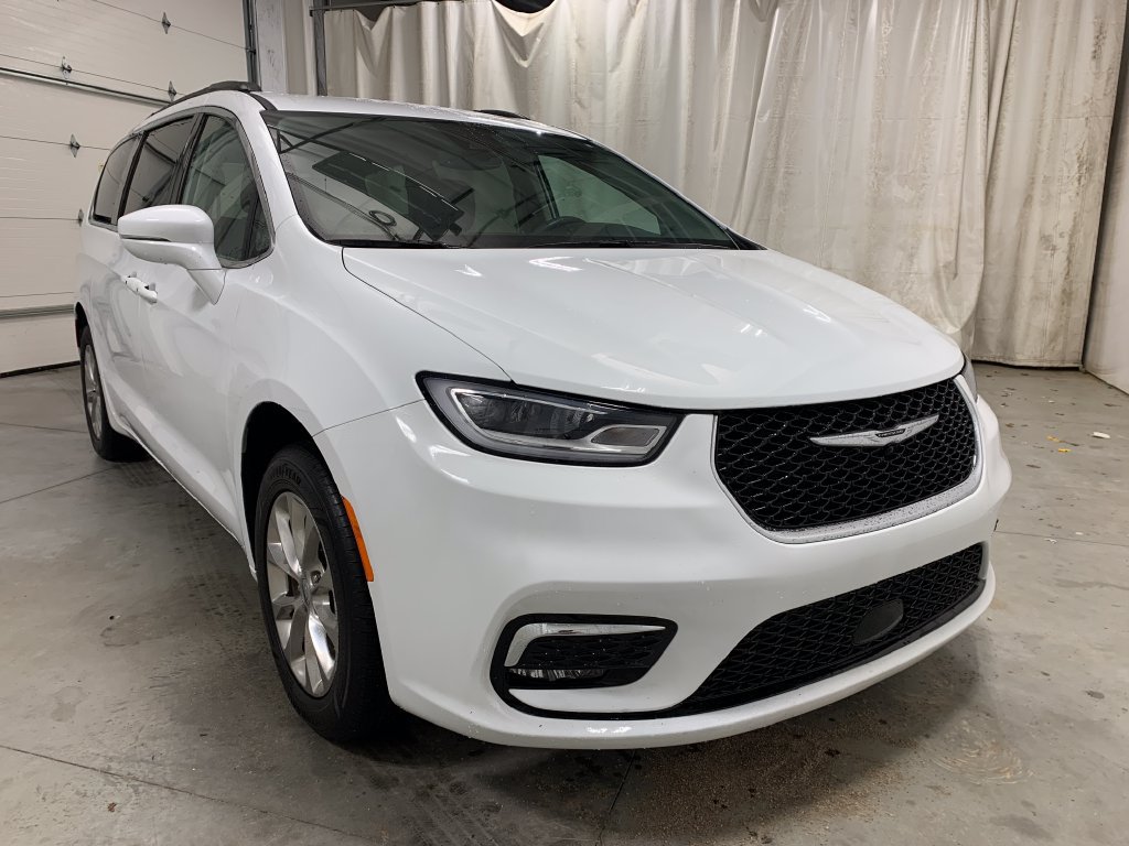 Used 2022 Chrysler Pacifica Touring-L AWD/4WD image 14