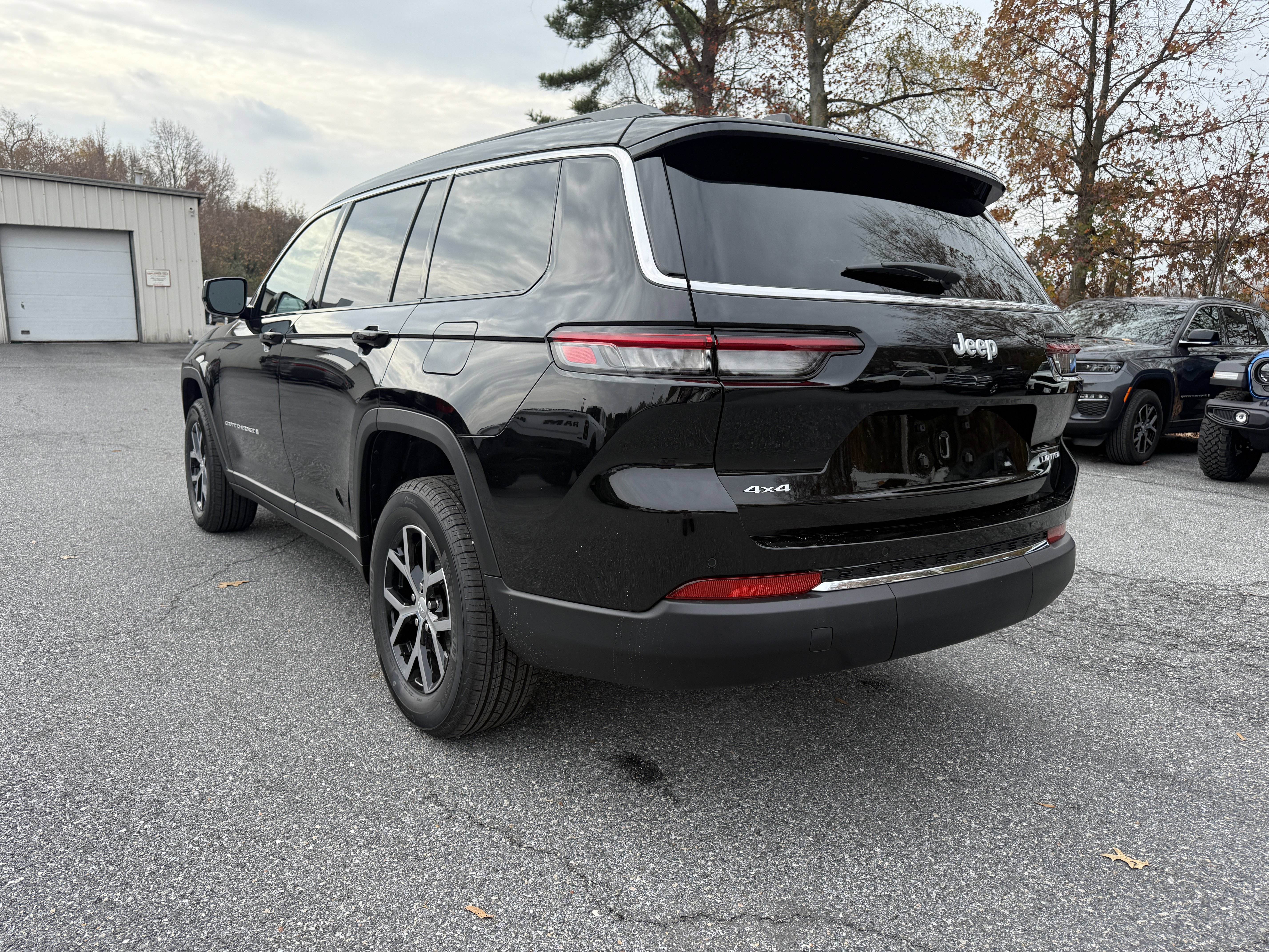 New 2025 Jeep Grand Cherokee L Limited w/ Trailer Tow Package image 5