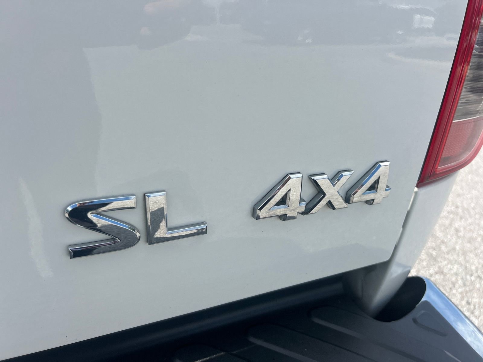 Used 2019 Nissan Frontier SL image 12