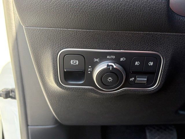 New 2026 Mercedes-Benz GLB 250 4MATIC image 17