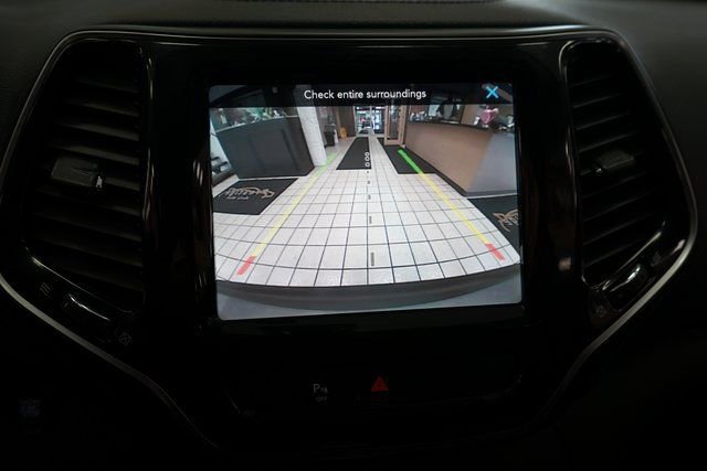 Used 2019 Jeep Cherokee Limited image 8