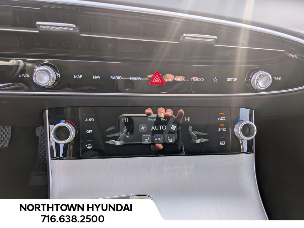 Used 2026 Genesis GV70 2.5T Select image 19