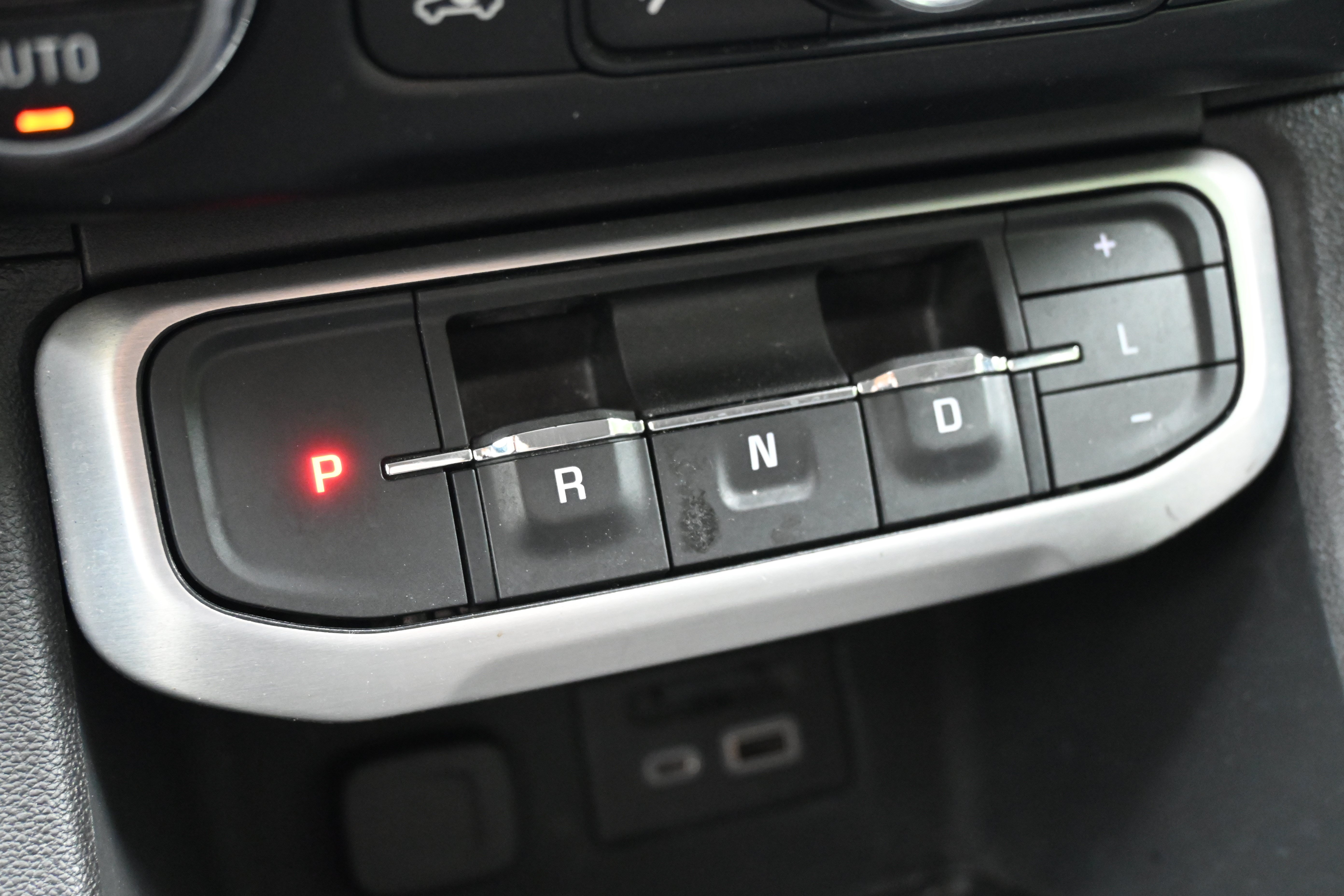 Used 2023 GMC Acadia SLT w/ Trailering Package AWD/4WD image 16