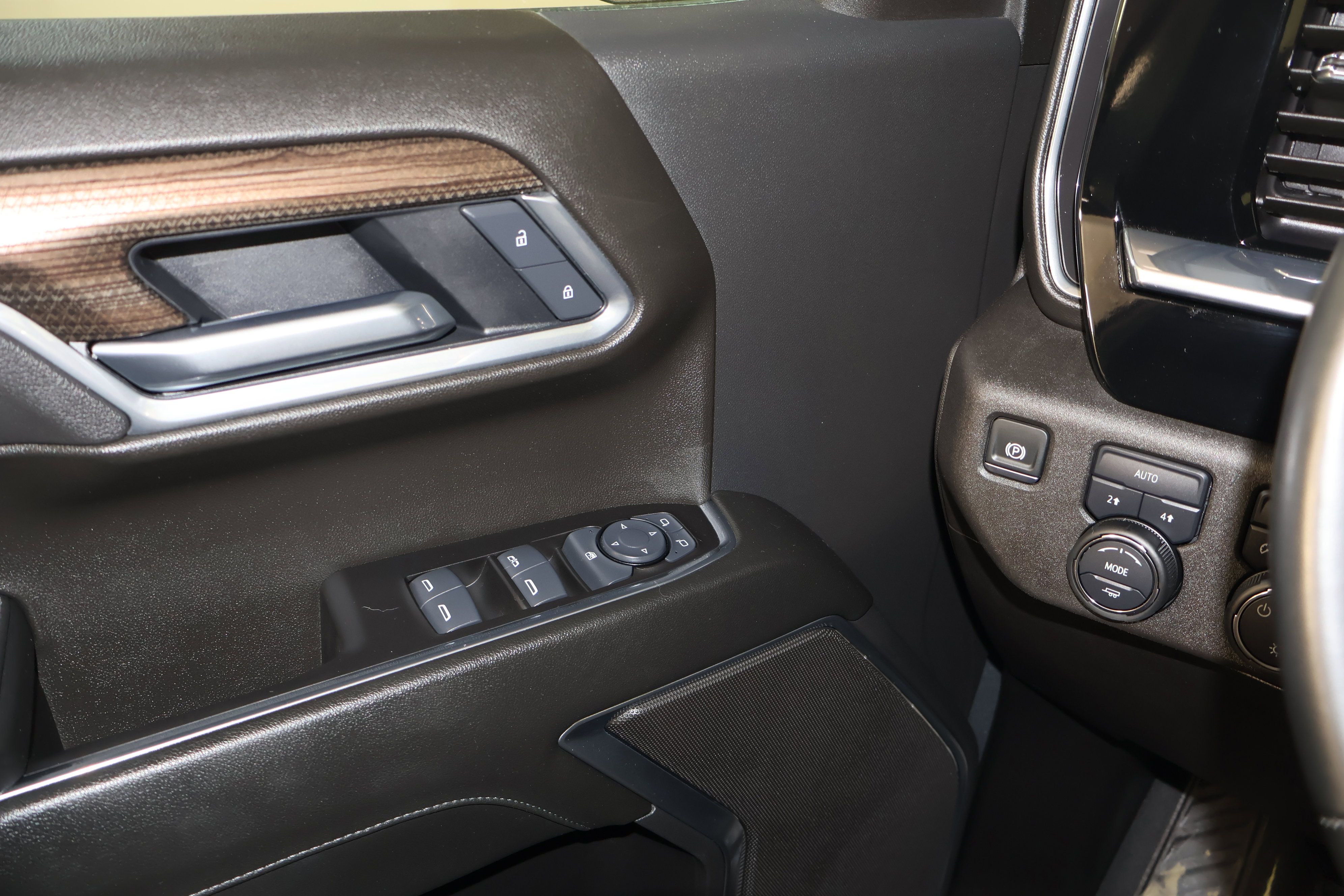 Used 2025 Chevrolet Silverado 1500 LT image 36