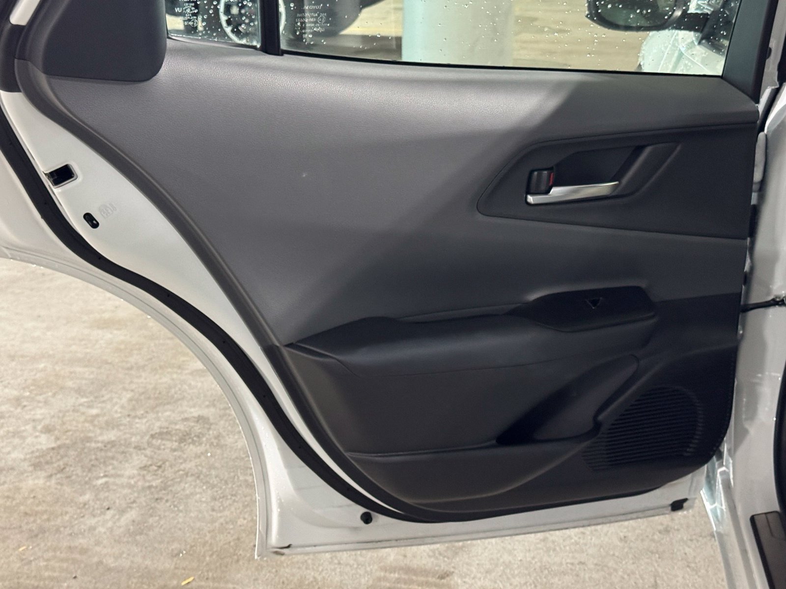 Used 2025 Toyota Prius XLE AWD/4WD image 32