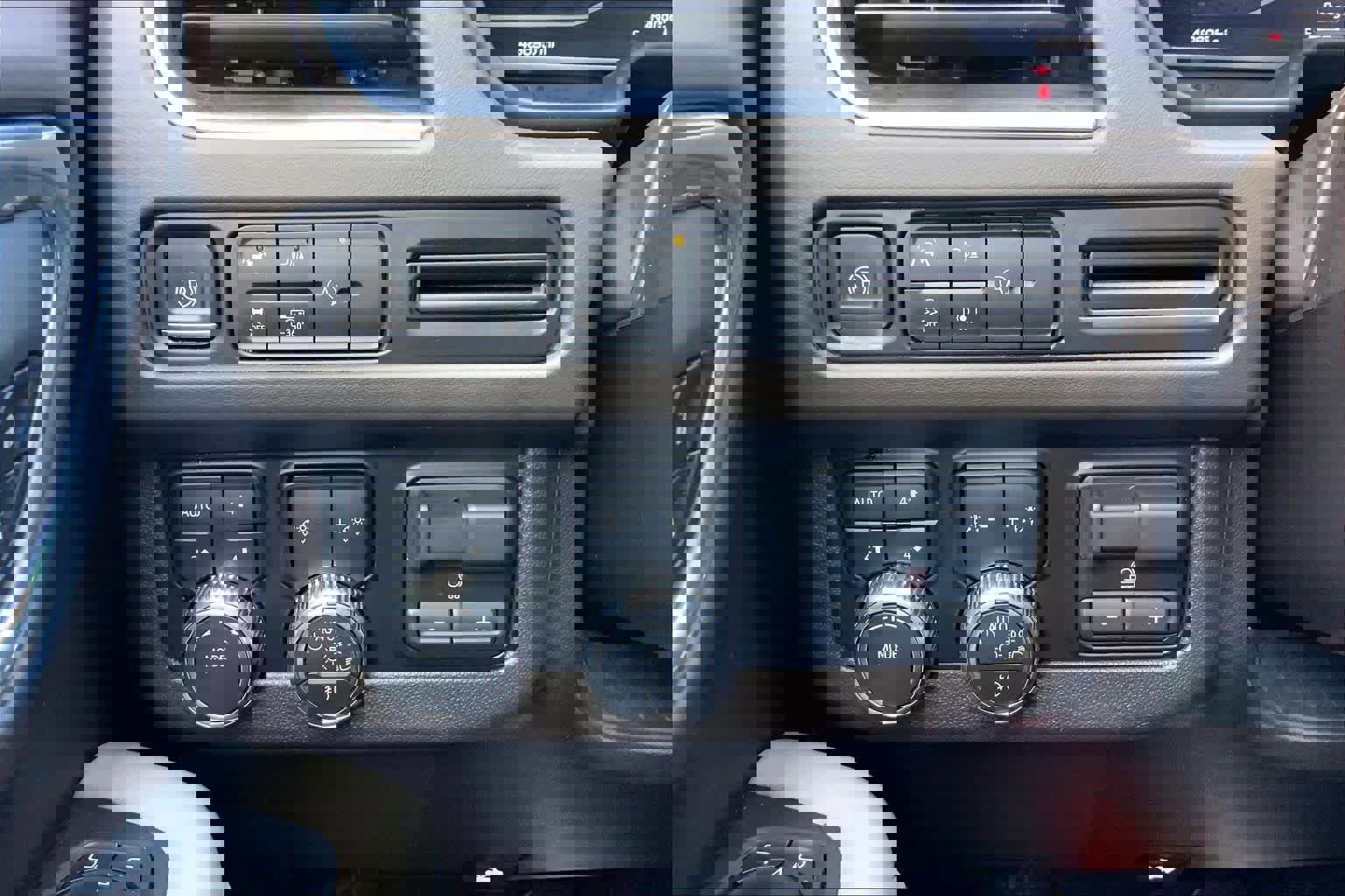 Used 2023 GMC Yukon SLT w/ SLT Premium Package AWD/4WD image 36