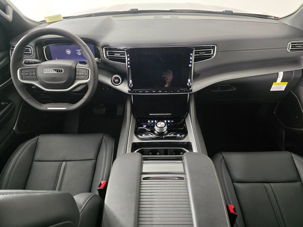 New 2025 Jeep Wagoneer L Series II w/ HD Trailer Tow Package w/25F image 17