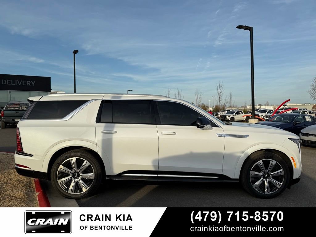 Used 2026 Cadillac Escalade IQL Luxury image 9