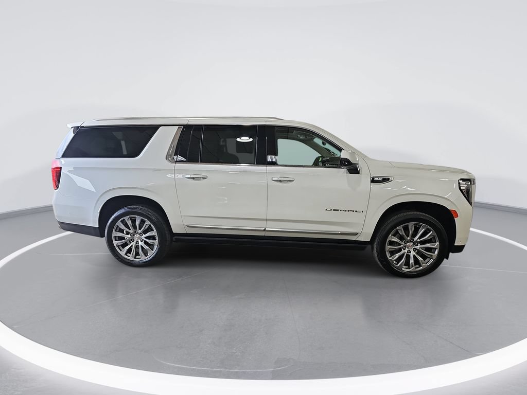 Used 2023 GMC Yukon XL Denali w/ Denali Reserve Package AWD/4WD image 2