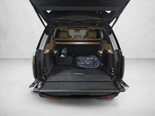 New 2025 Land Rover Range Rover Long Wheelbase SE image 13