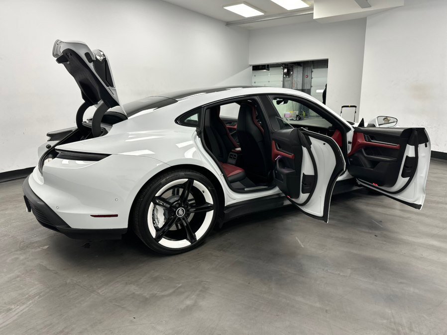 Used 2020 Porsche Taycan 4S image 24