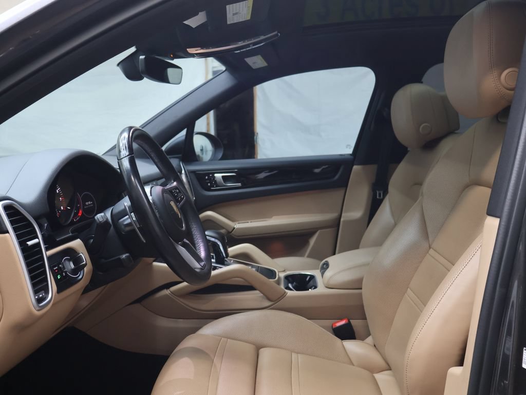 Used 2020 Porsche Cayenne AWD/4WD image 16