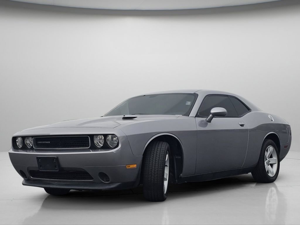 Used 2014 Dodge Challenger SXT image 19