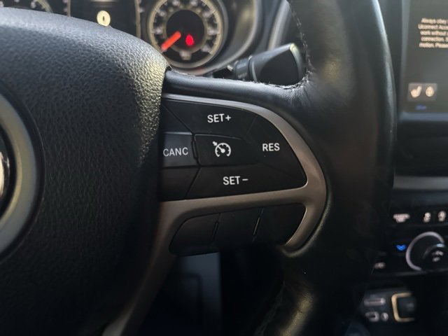 Used 2015 Jeep Cherokee Latitude w/ Cold Weather Group image 18