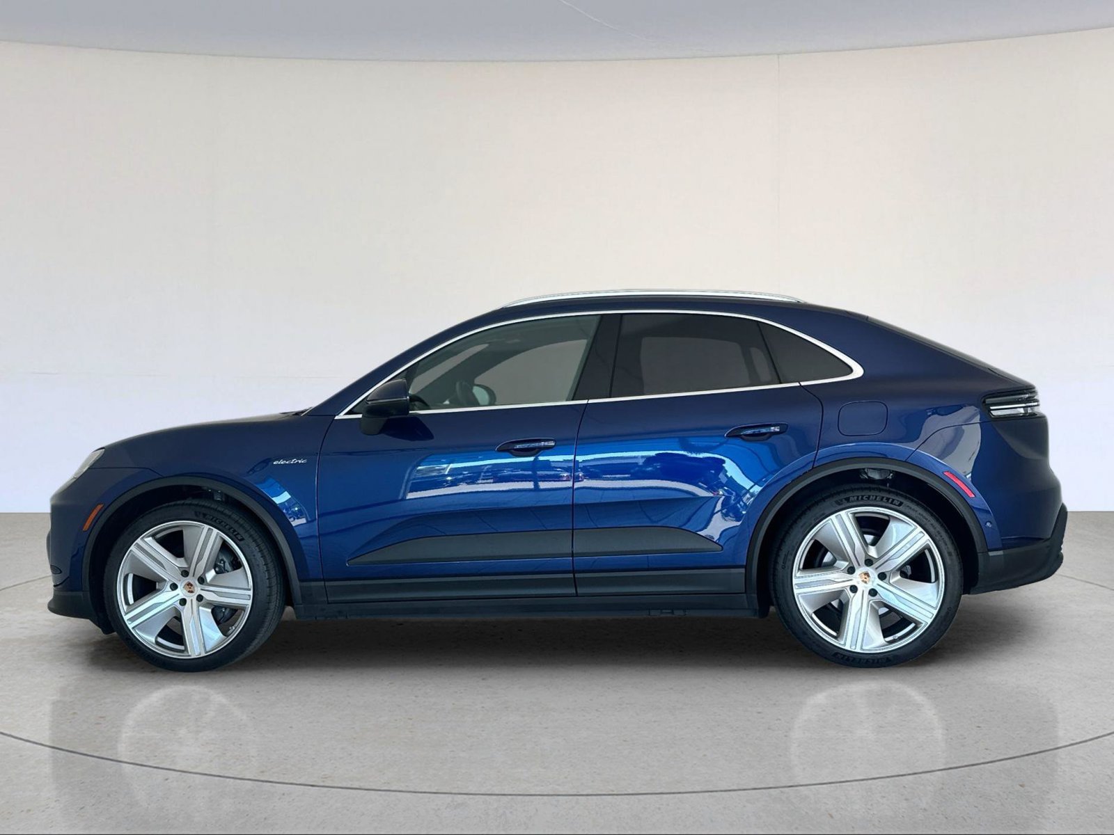 Certified 2024 Porsche Macan 4 Electric AWD/4WD image 2