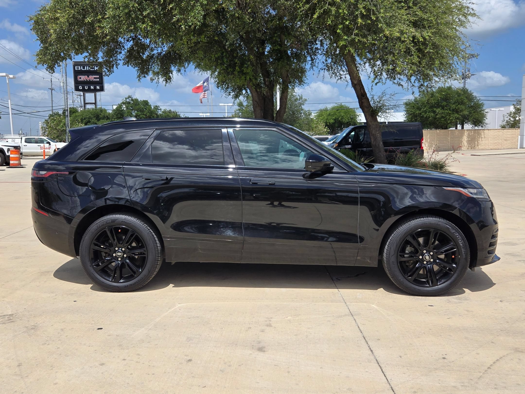 Used 2021 Land Rover Range Rover Velar R-Dynamic S AWD/4WD image 8