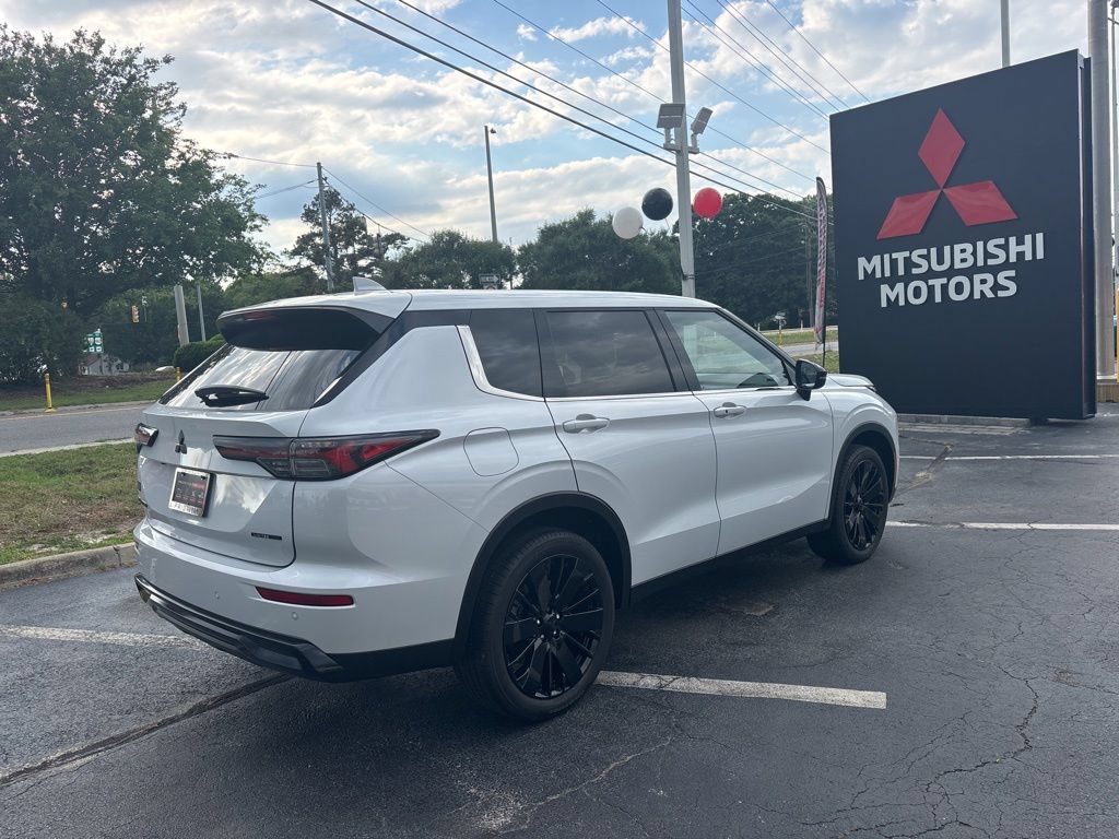 New 2026 Mitsubishi Outlander SE FWD image 3