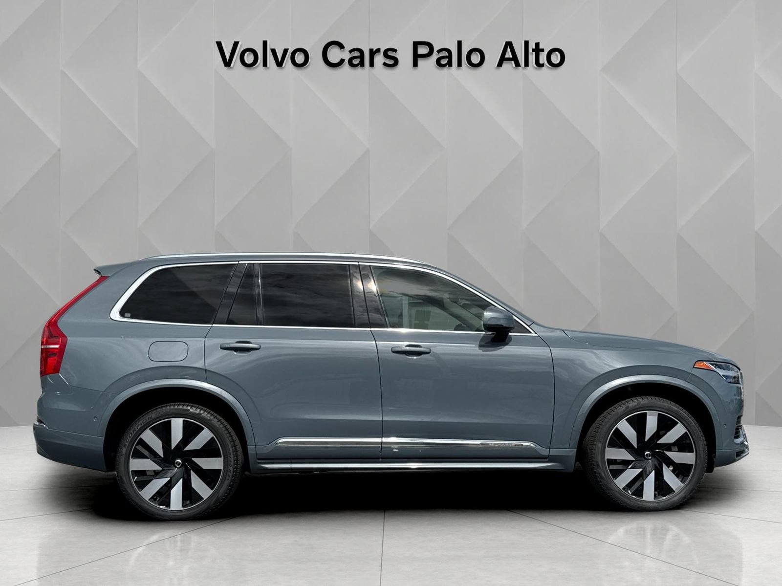 Certified 2023 Volvo XC90 T8 Ultimate w/ Lounge Package AWD/4WD image 12