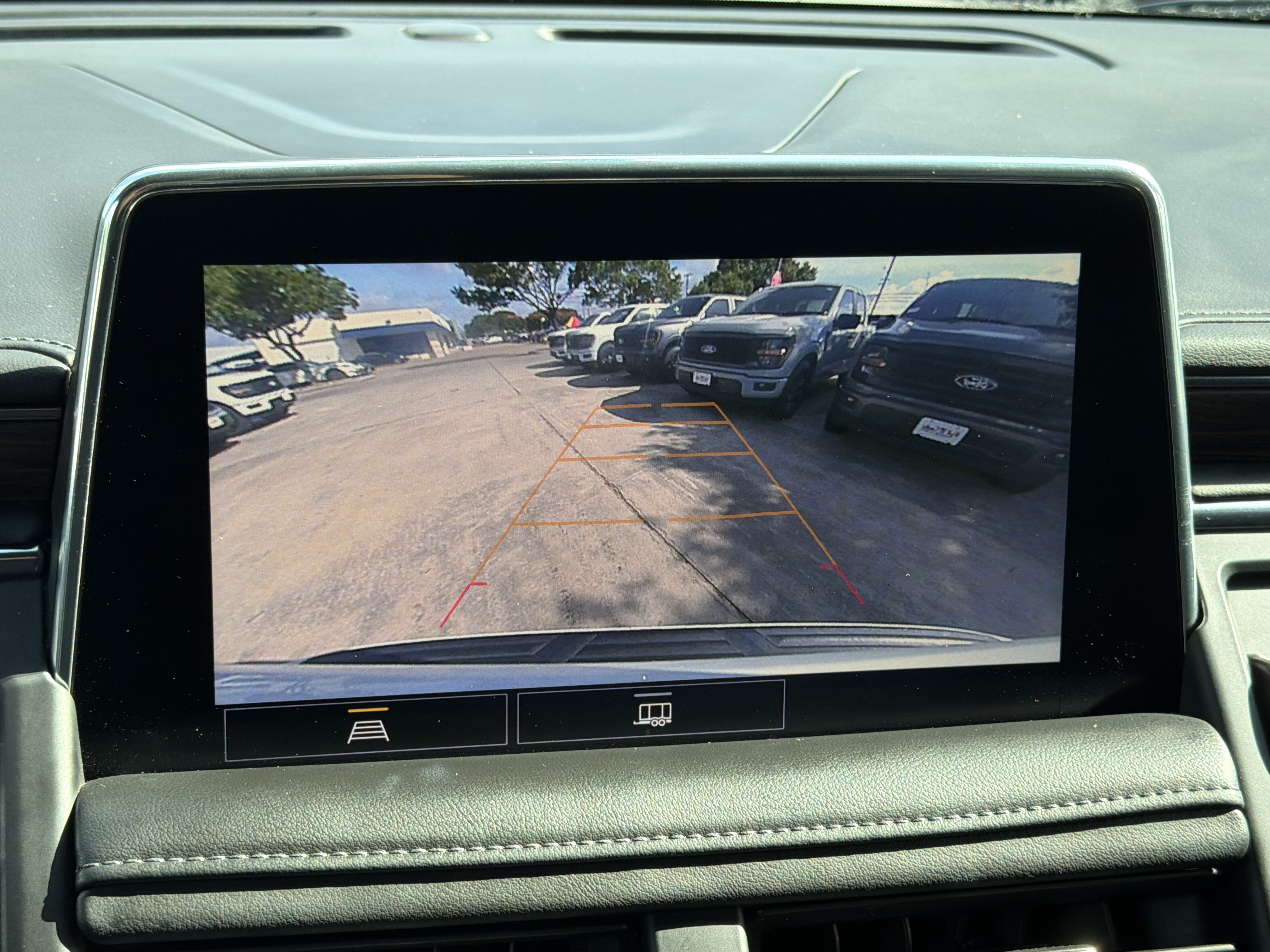 Used 2021 Chevrolet Suburban LT RWD image 27