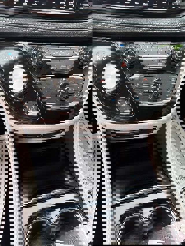 Used 2024 Chrysler Pacifica Limited w/ Uconnect Theater Family Group image 11