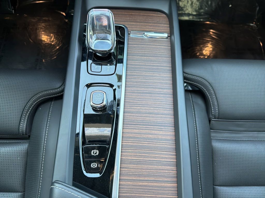 Used 2023 Volvo XC60 B5 Ultimate w/ Climate Package image 15