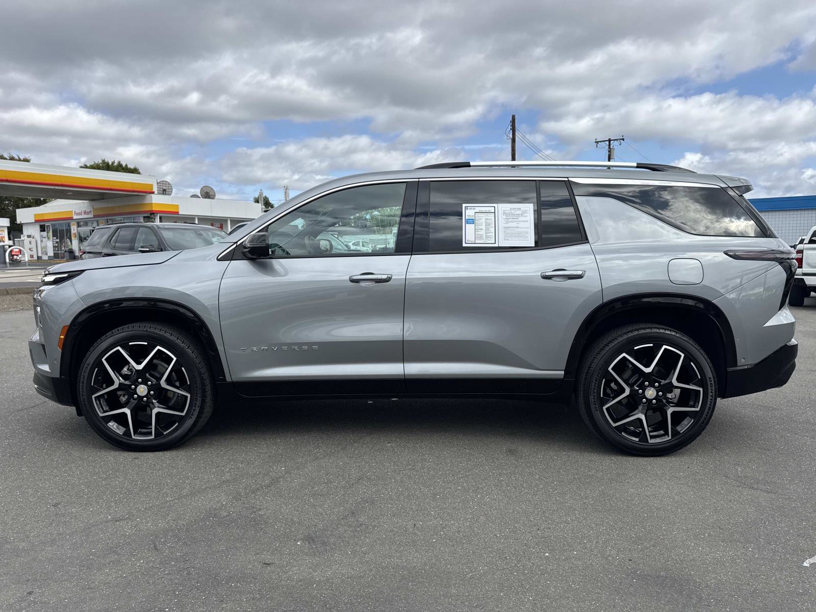 Used 2025 Chevrolet Traverse High Country AWD/4WD image 8