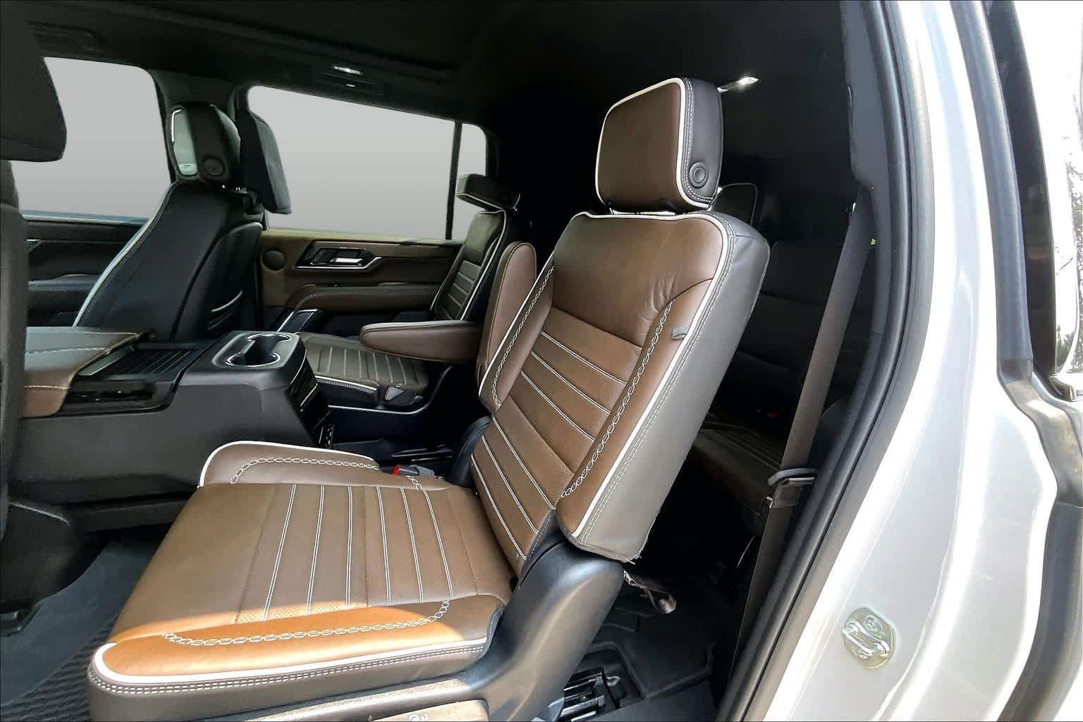 Used 2025 GMC Yukon XL Denali Ultimate AWD/4WD image 21