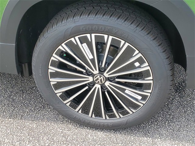 New 2025 Volkswagen Taos SE image 8