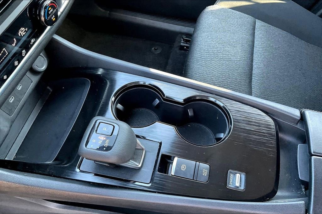 Used 2025 Nissan Rogue SV FWD image 18