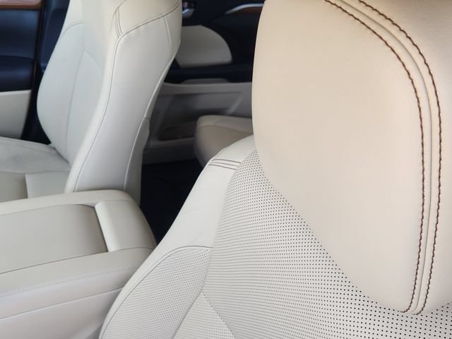Used 2019 Toyota Highlander Limited Platinum AWD/4WD image 21