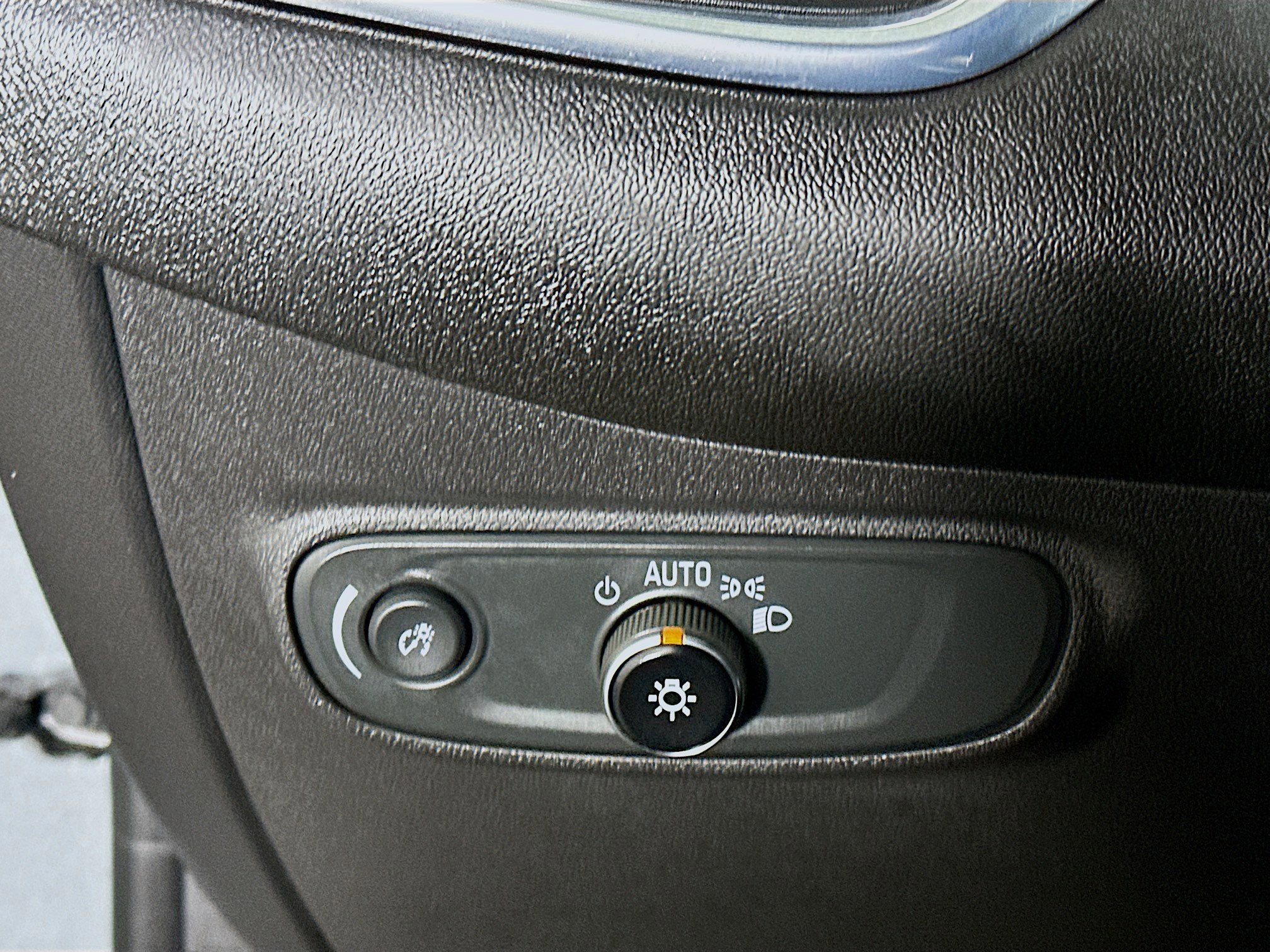 Used 2023 Chevrolet Equinox LT FWD image 17