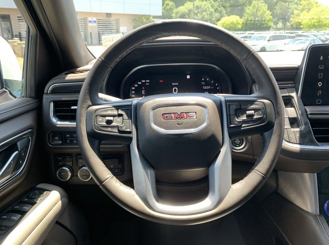 Used 2024 GMC Yukon XL SLT w/ SLT Luxury Package AWD/4WD image 18